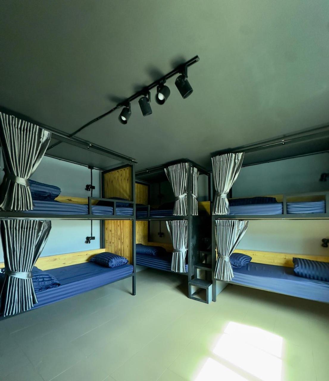 Champagne Hostel & Cafe Pattaya Exterior photo