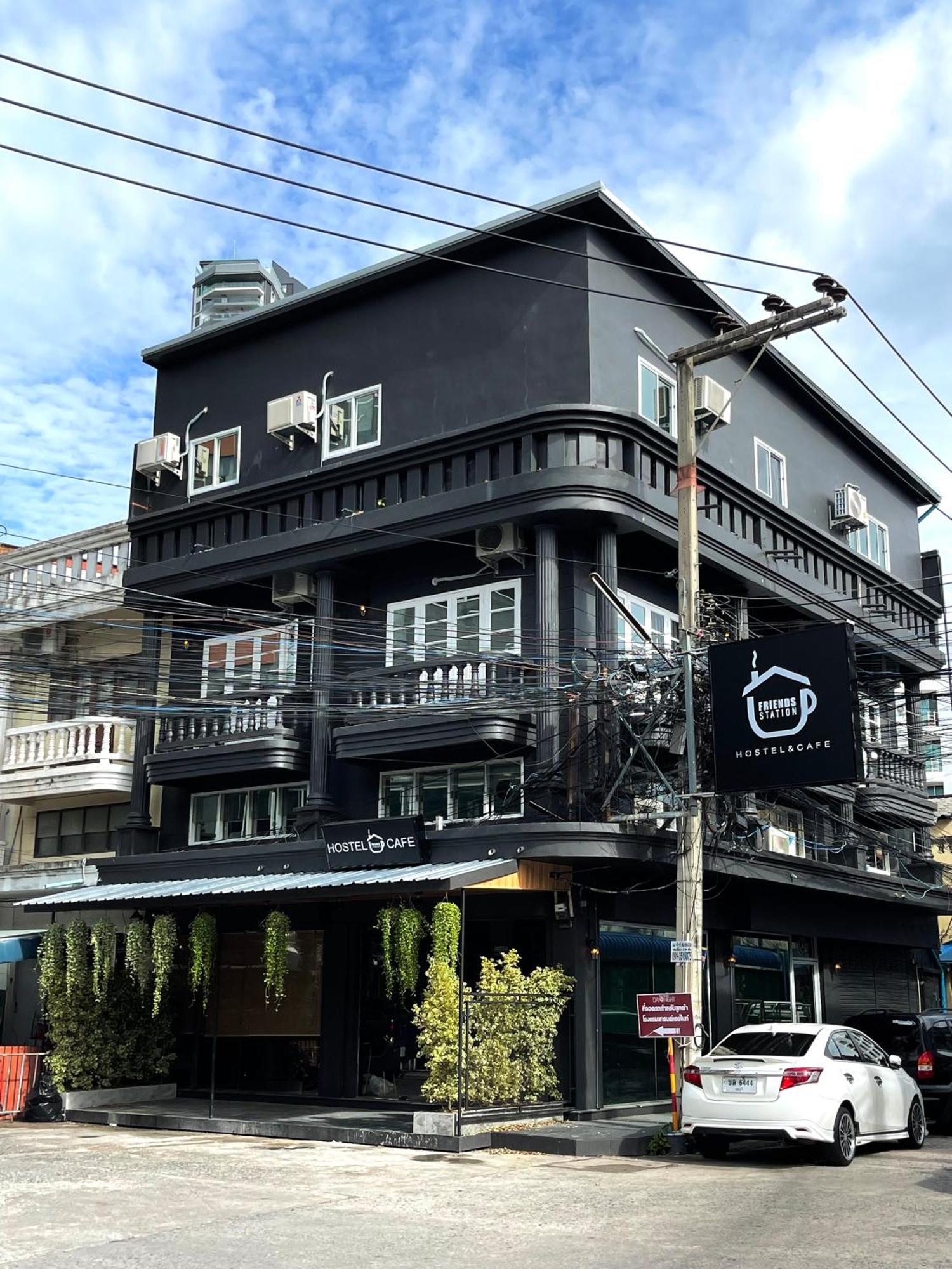 Champagne Hostel & Cafe Pattaya Exterior photo