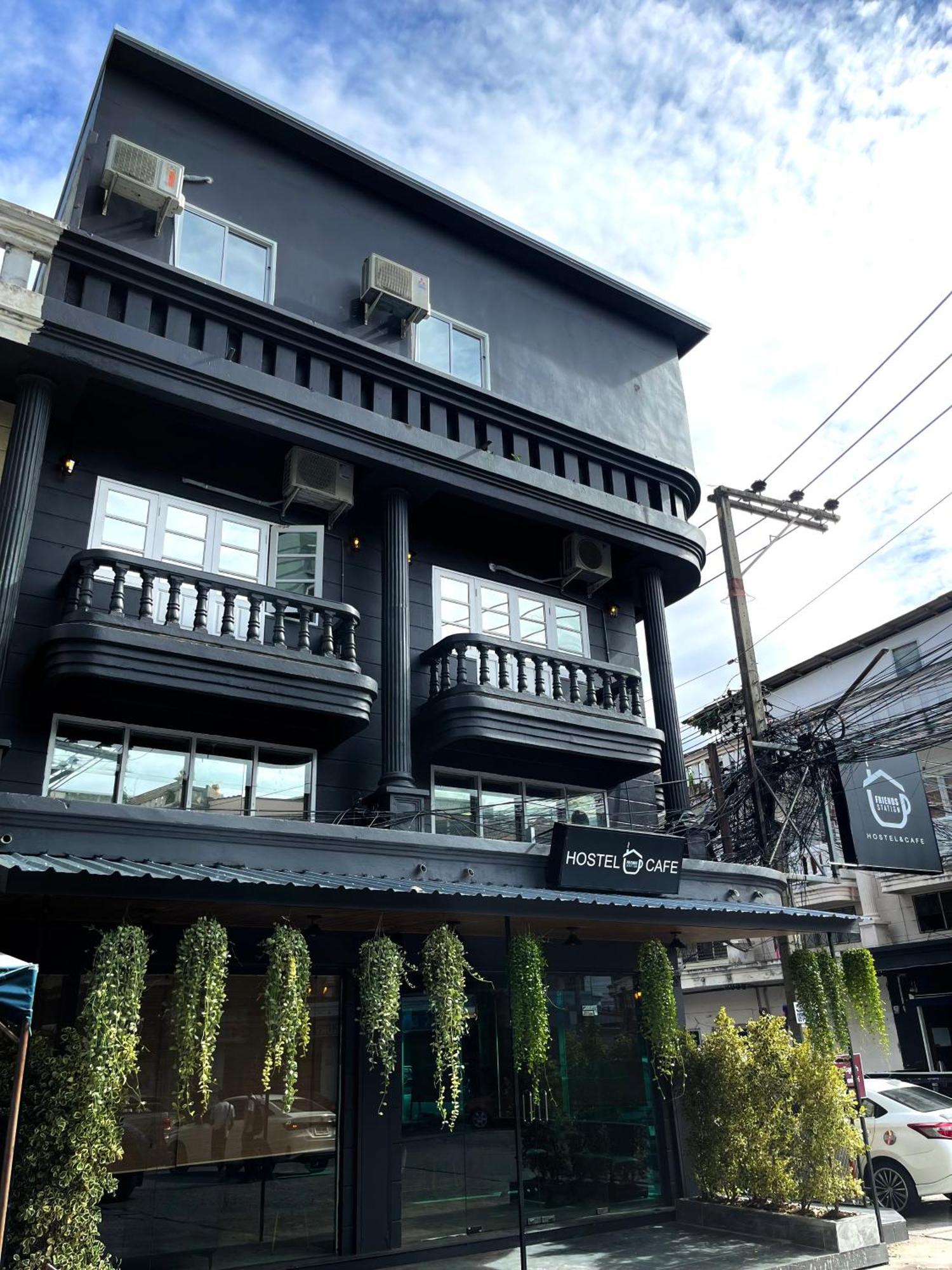 Champagne Hostel & Cafe Pattaya Exterior photo