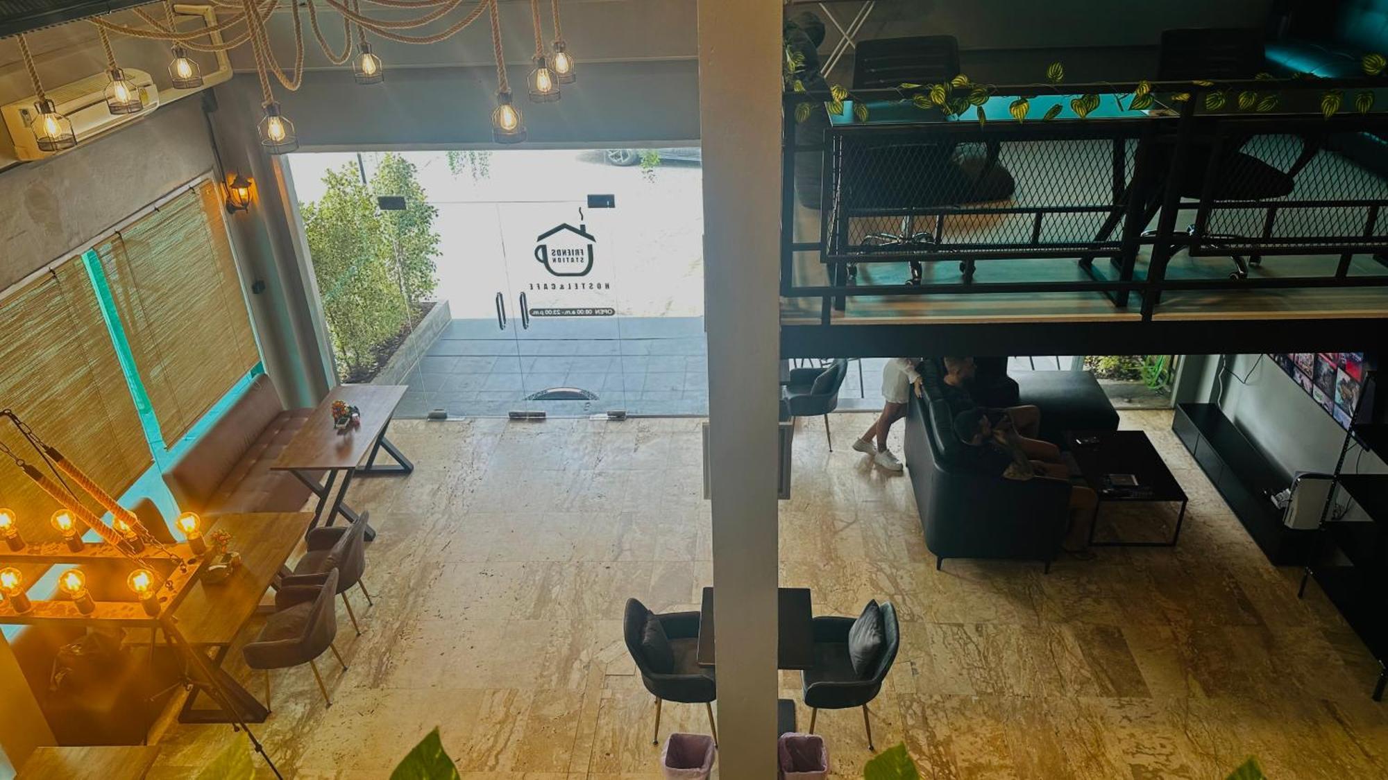 Champagne Hostel & Cafe Pattaya Exterior photo