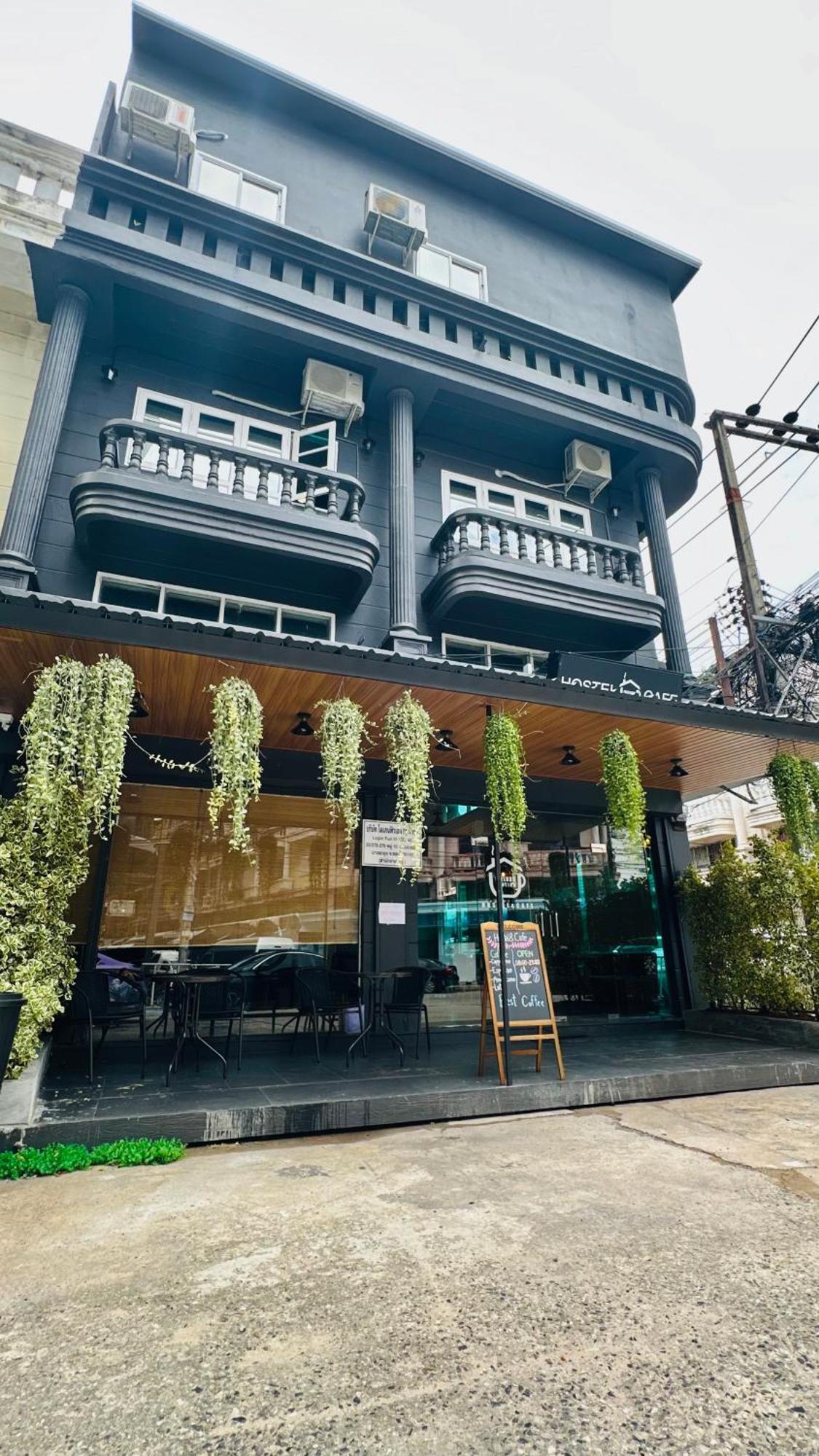 Champagne Hostel & Cafe Pattaya Exterior photo