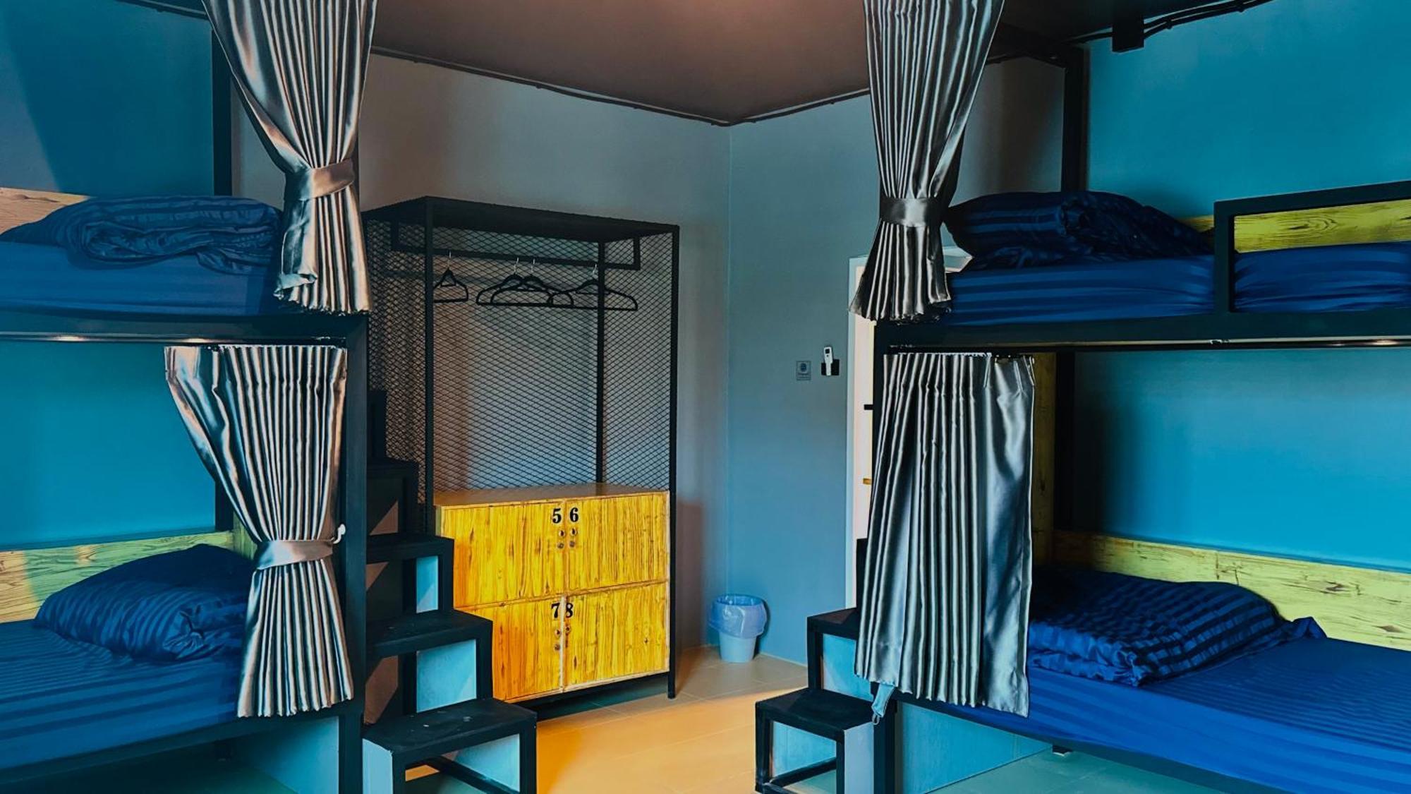 Champagne Hostel & Cafe Pattaya Exterior photo