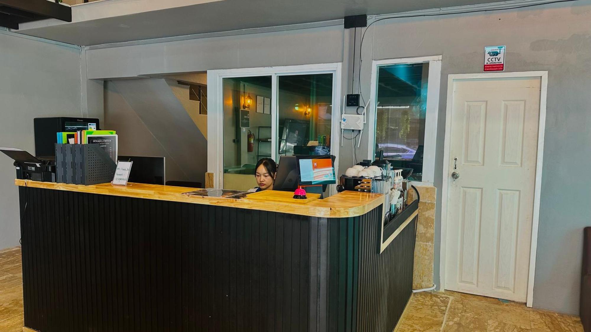 Champagne Hostel & Cafe Pattaya Exterior photo
